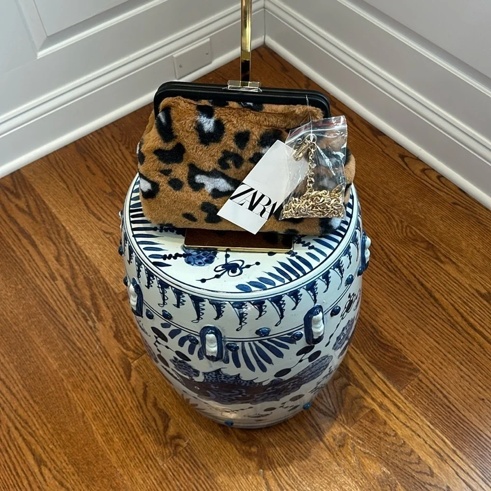 Zara Animan Print Sling Bag with Clasp - Picture 3 of 4